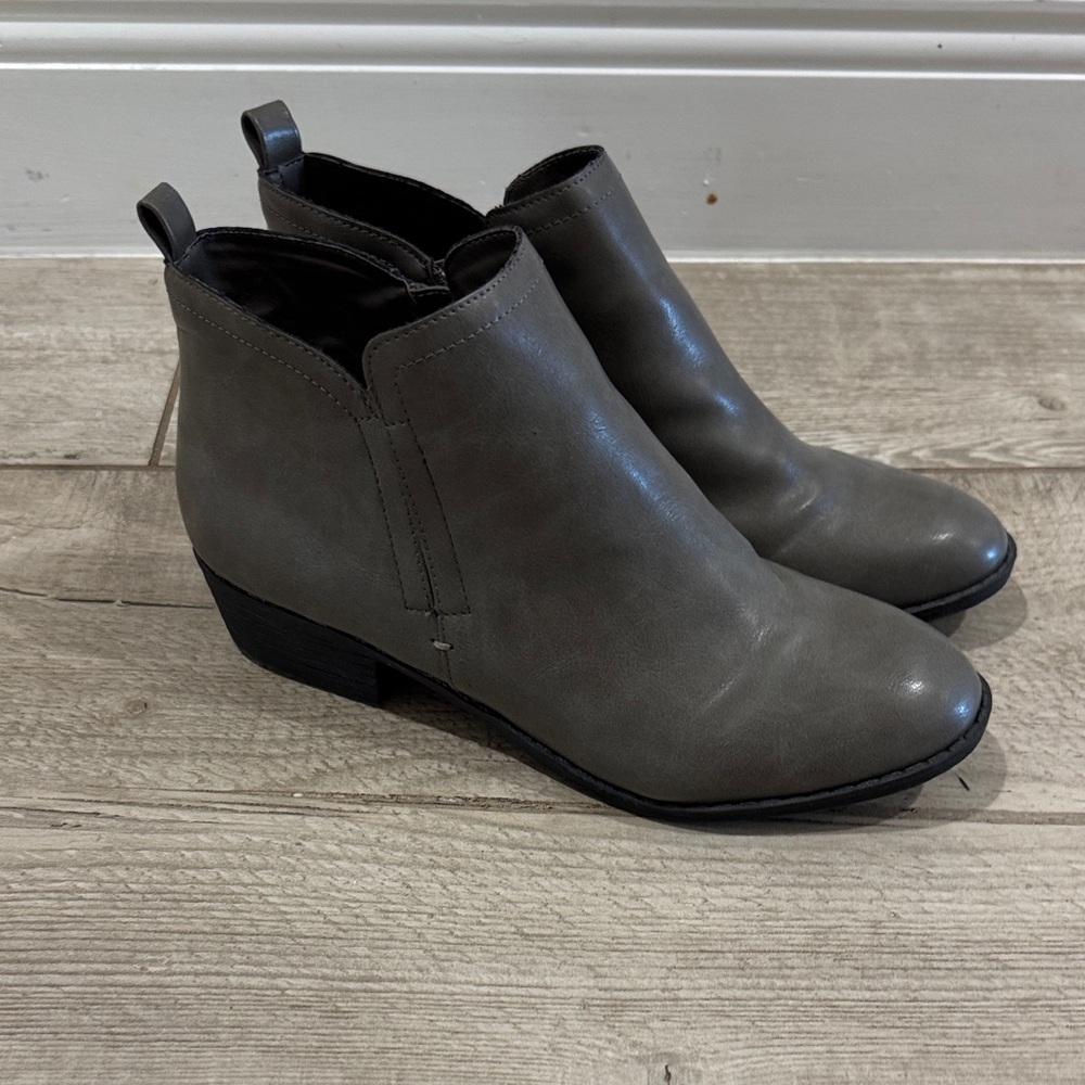 Women's Gray Ankle Boots 9